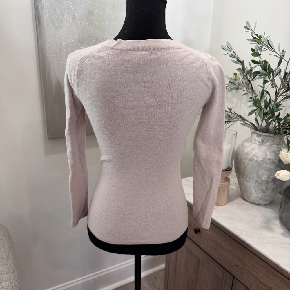 Women's Banana Republic V-Neck Extra-Fine Merino Wool Sweater - Cream - Picture 3 of 6
